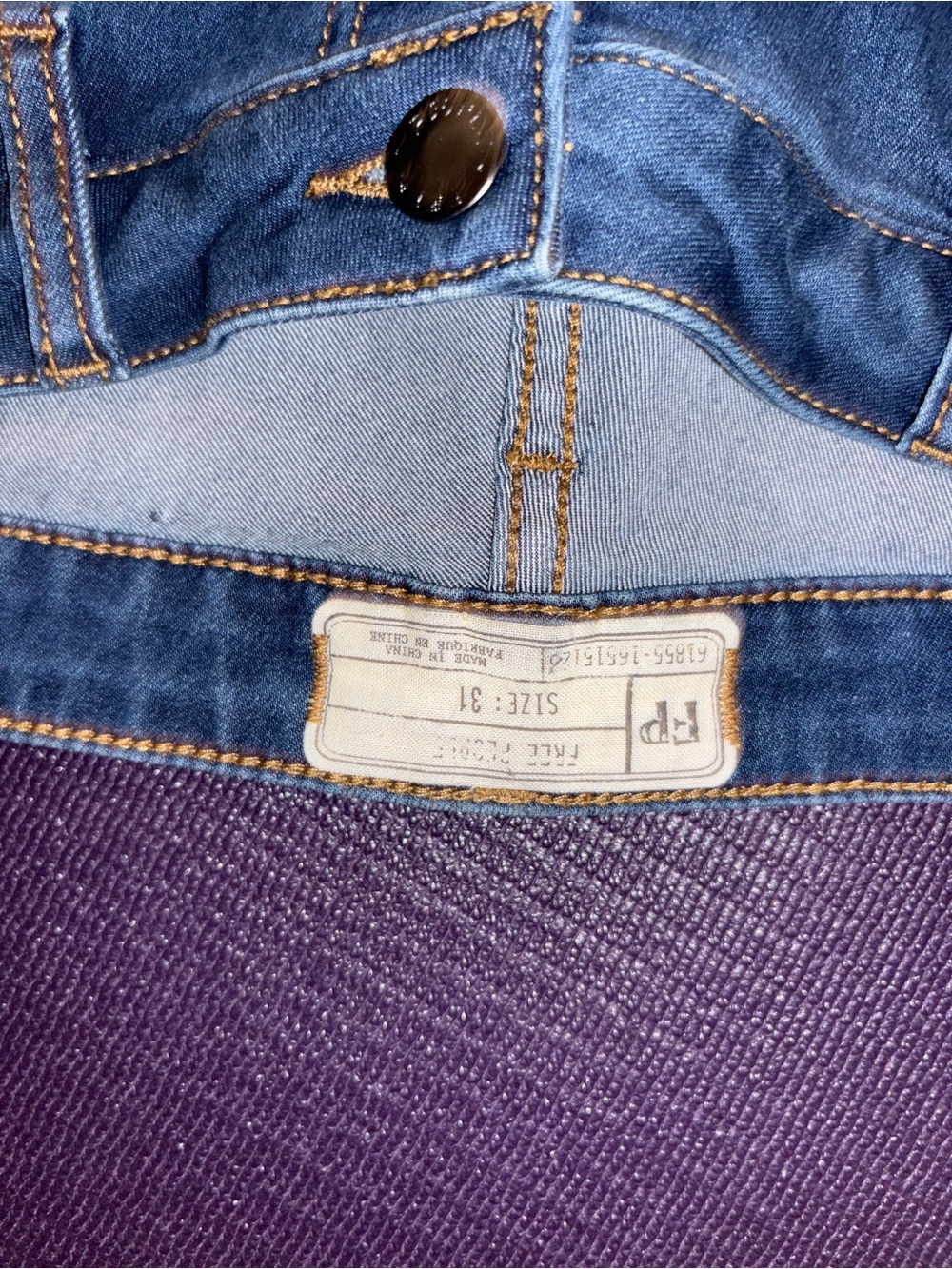 Free People Jeans With White Design - Picture 4 of 5